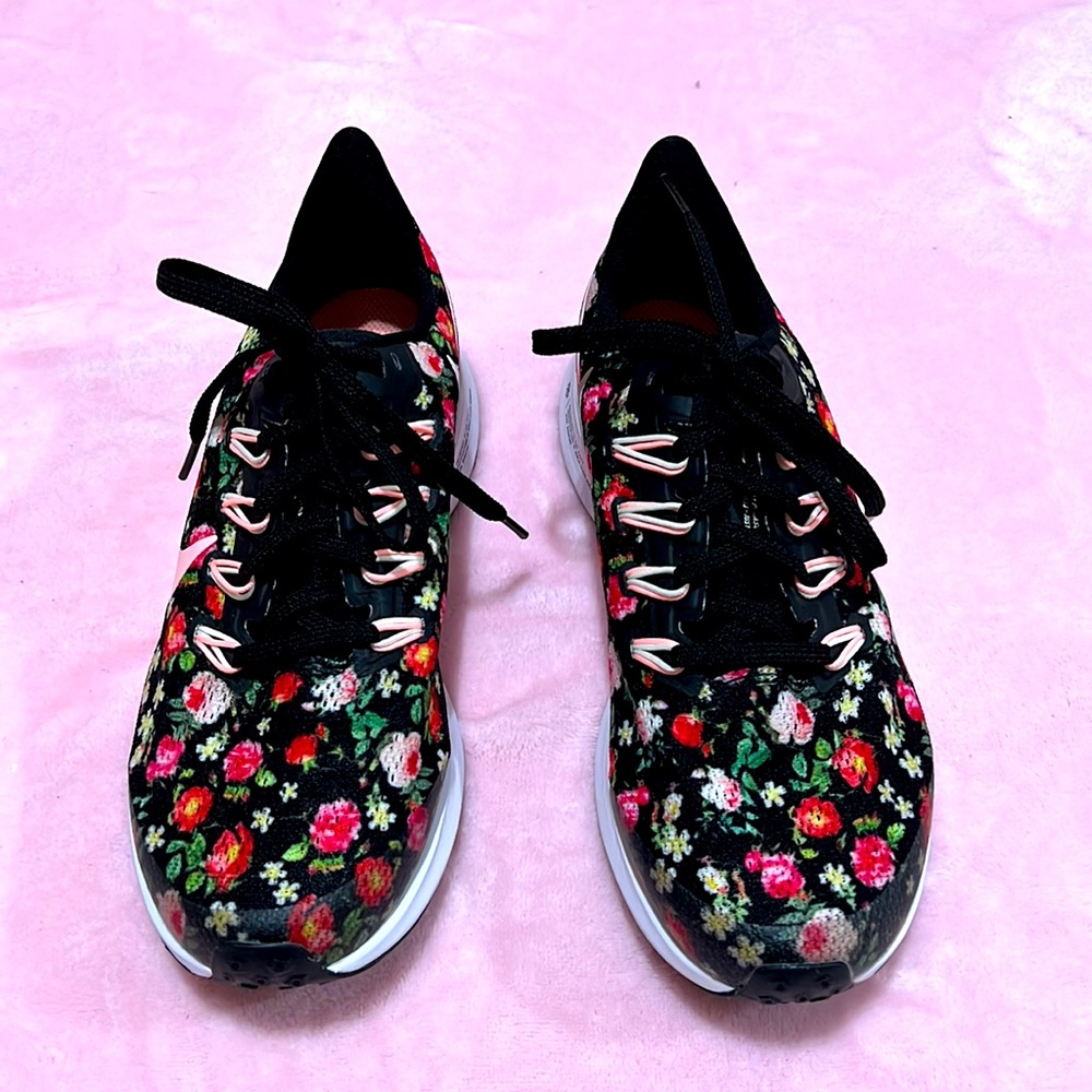 NWOT Nike Zoom for youth size 4.5